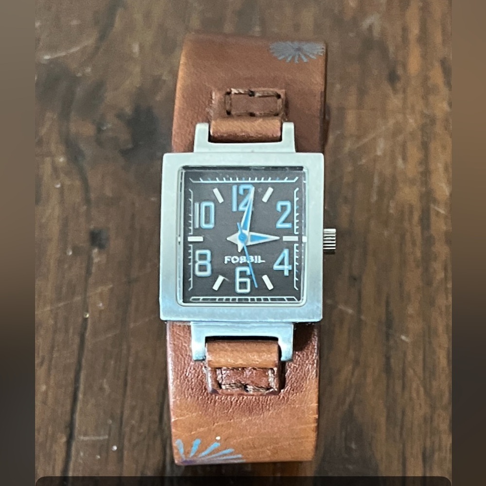 Vintage Fossil A196 Women's Analog Quartz Watch, Leather Strap Band
